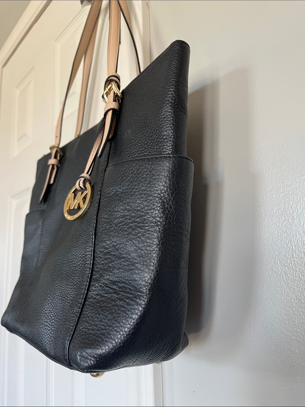 Michael Kors Jet Set Black Leather Tote with Tan Straps and Gold MK Charm - Picture 4 of 16